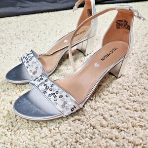 NEW $110 Steve Madden J-GARRSON Silver Heel Size 7 - C11